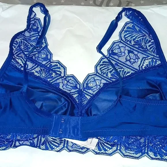 HANRO LUXURY MOMENTS LACE BRAS